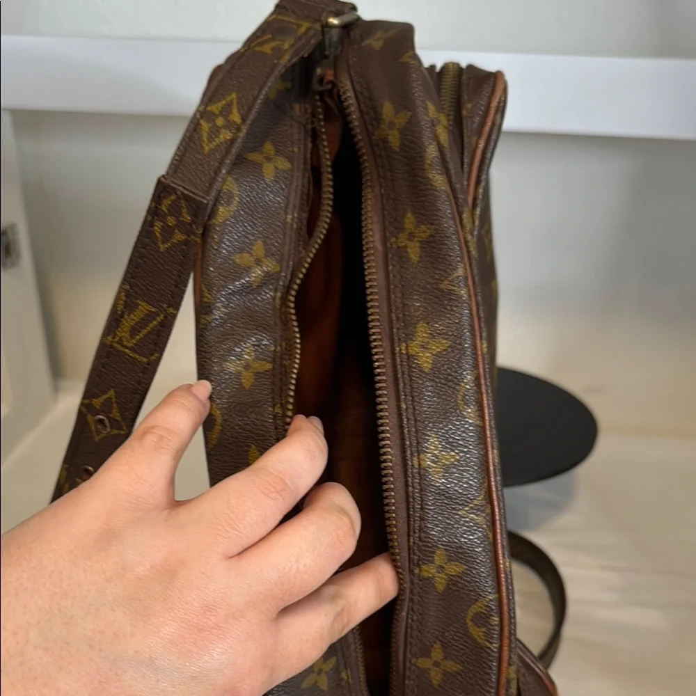 Louis Vuitton Brown Monogram crossbody Bag - Picture 4 of 8